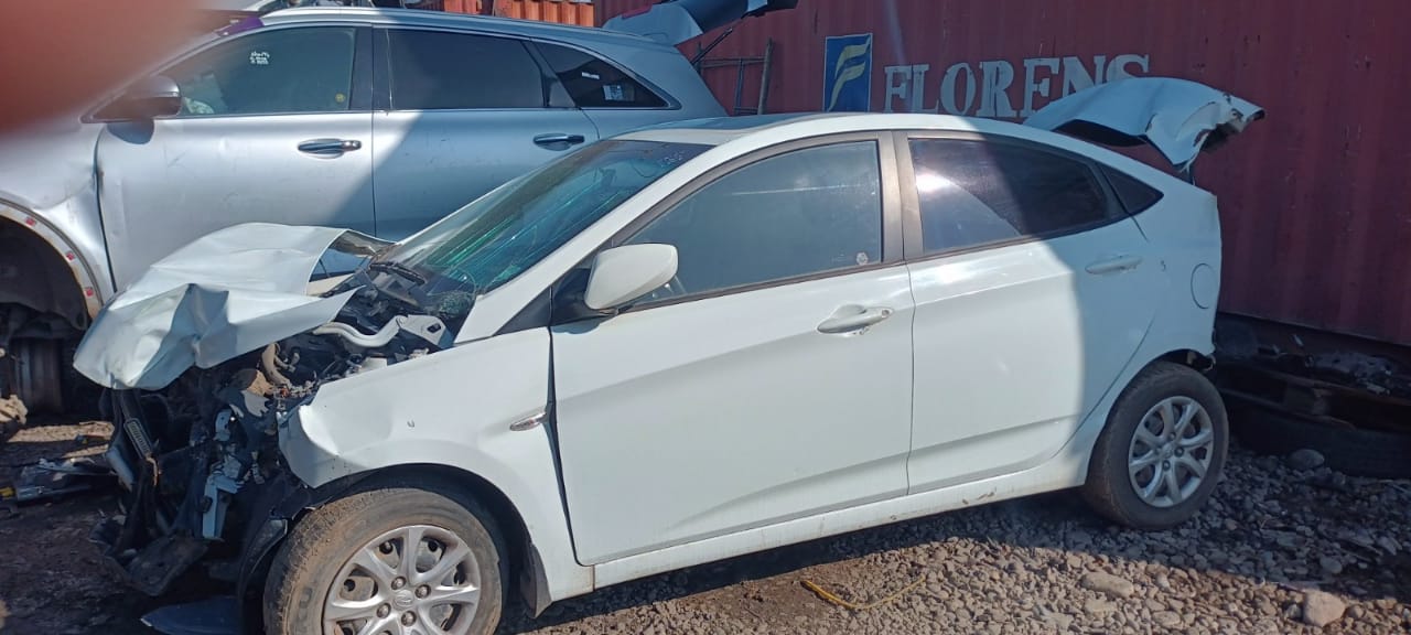  Hyundai ACCENT 2013    EN DESARME
